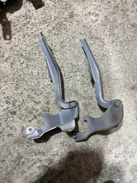 subaru forester kaput menteşesi